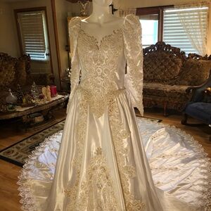 Dazzling Mori Lee Wedding Dress White S 12 Pearls Sequins Lace Appliqués Train